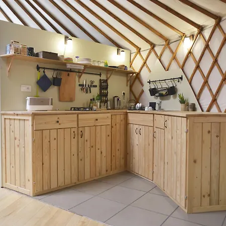 La Yourte De L'abreuvoir Campismo de Luxo *