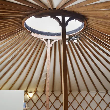 La Yourte De L'abreuvoir *