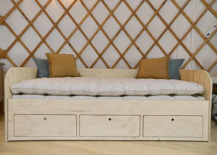 La Yourte De L'abreuvoir Campismo de Luxo *